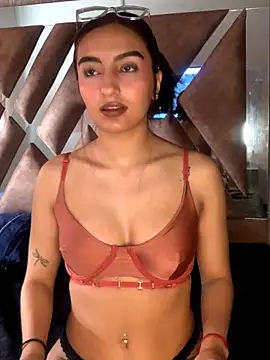 ZoeJohnson Pink online show from November 2025 12:49:01 PM