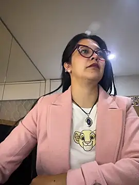 Snapshot of TAMARALEWISMD chatting on December 2025 03:27:01 AM TAMARALEWISMD online show from December 2025 03:27:01 AM