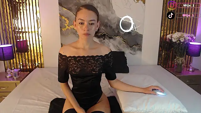 MiticaBrennet  online show from February 2026 06:15:01 AM