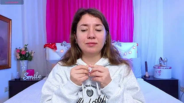 Leona Rae online show from December 2025 07:33:02 AM