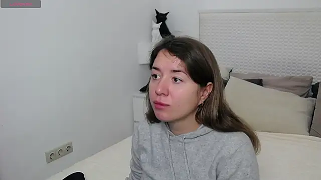 Leona Rae online show from November 2025 07:30:01 AM