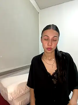 Snapshot of heyitsmia chatting on November 2025 12:44:01 AM heyitsmia online show from November 2025 12:44:01 AM