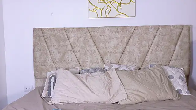 Snapshot of MiaBlumm_ chatting on December 2025 11:45:01 AM MiaBlumm online show from December 2025 11:45:01 AM