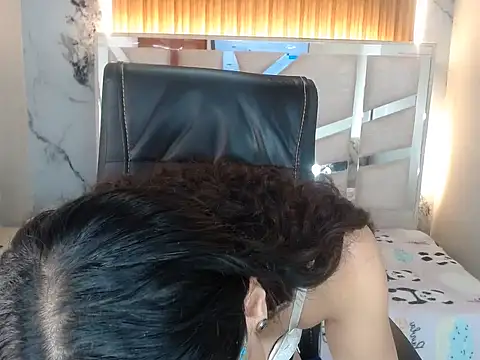 scarlethoneycf online show from December 2025 02:28:02 PM