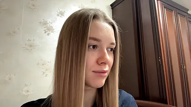 Snapshot of MichikoWienandt chatting on November 2025 05:19:02 AM MichikoWienandt online show from November 2025 05:19:02 AM