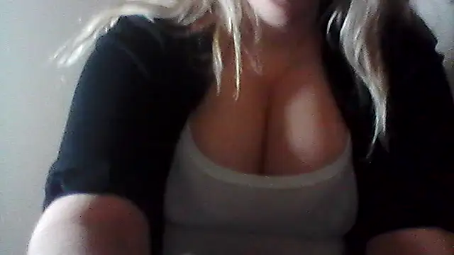 Snapshot of BelladonnaSkye chatting on December 2025 08:21:01 PM BelladonnaSkye online show from December 2025 08:21:01 PM