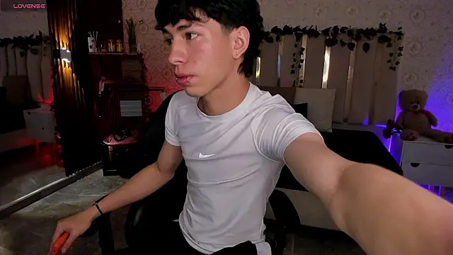 kaelwolf tay online show from February 2026 07:33:01 PM