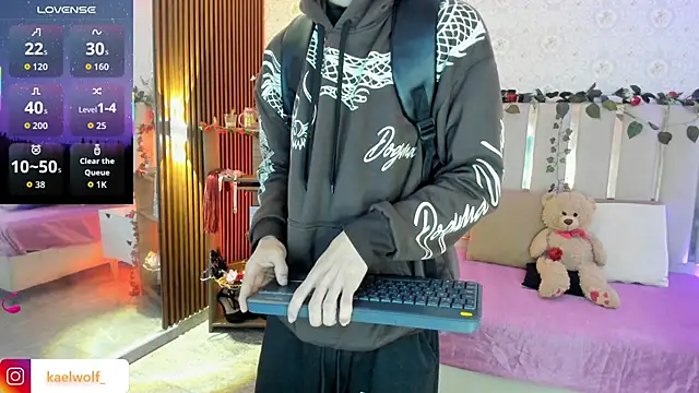 kaelwolf tay online show from February 2026 07:11:01 PM