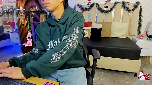 kaelwolf tay online show from December 2025 07:25:02 PM