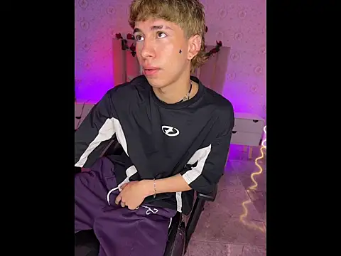 kaelwolf tay online show from April 2026 11:35:01 AM