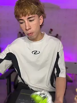 kaelwolf tay online show from April 2026 07:06:02 PM