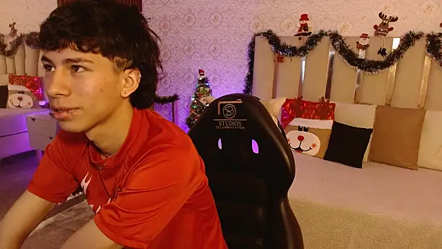 kaelwolf tay online show from December 2025 07:34:02 PM