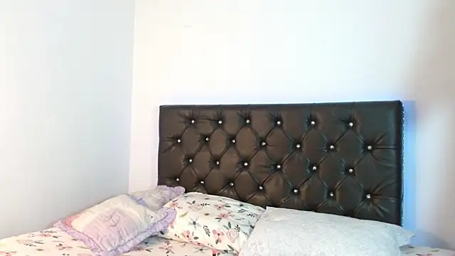 Ameliejoness  online show from May 2026 08:11:02 PM