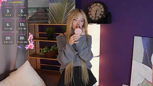 Snapshot of DeliciaKingdom chatting on December 2025 03:44:02 AM DeliciaKingdom online show from December 2025 03:44:02 AM