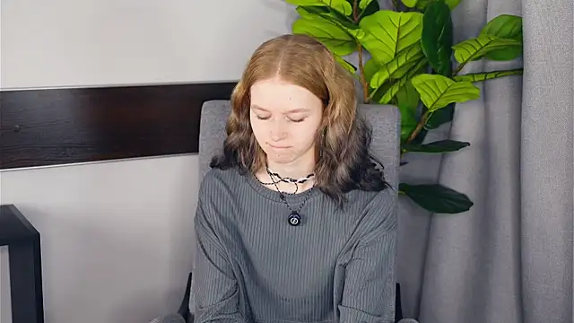 Snapshot of ToyaPletz chatting on November 2025 08:14:02 AM ToyaPletz online show from November 2025 08:14:02 AM