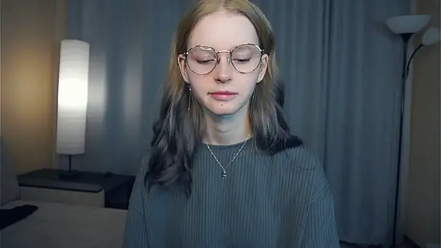 Snapshot of ToyaPletz chatting on November 2025 05:24:01 PM ToyaPletz online show from November 2025 05:24:01 PM