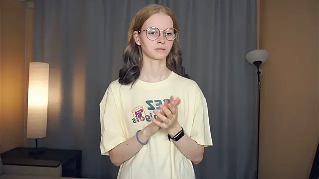 Snapshot of ToyaPletz chatting on November 2025 05:24:01 PM ToyaPletz online show from November 2025 05:24:01 PM