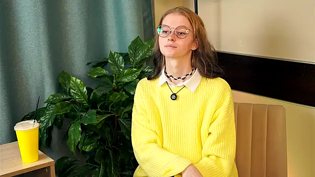 Snapshot of ToyaPletz chatting on November 2025 10:36:02 AM ToyaPletz online show from November 2025 10:36:02 AM