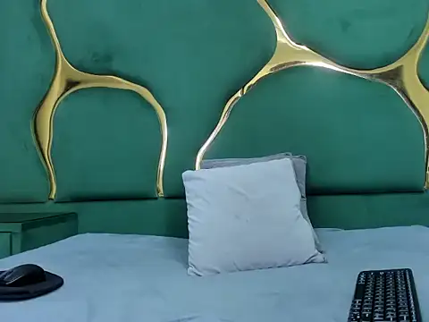 RoxanneBloom online show from April 2026 04:03:01 AM