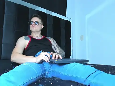 leon cumming online show from February 2026 11:47:02 PM