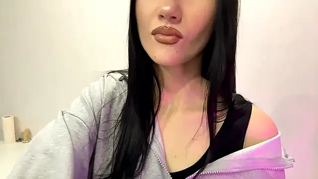 Beautyofnlka online show from November 2025 01:00:02 PM