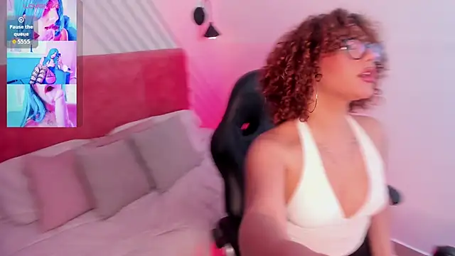 Raven Curly online show from November 2025 04:13:01 AM