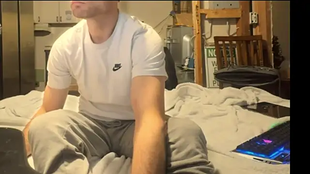 Snapshot of famous1tad chatting on December 2025 12:19:02 PM famous1tad online show from December 2025 12:19:02 PM