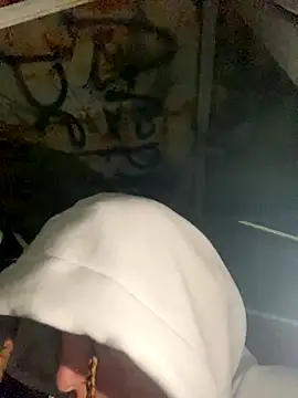 Snapshot of Labby18 chatting on December 2025 02:05:01 AM Labby18 online show from December 2025 02:05:01 AM