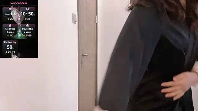 Snapshot of -Doraemonn chatting on November 2025 12:00:01 AM -Doraemonn online show from November 2025 12:00:01 AM