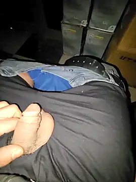 Snapshot of RuiningAnnals chatting on November 2025 09:59:01 PM RuiningAnnals online show from November 2025 09:59:01 PM