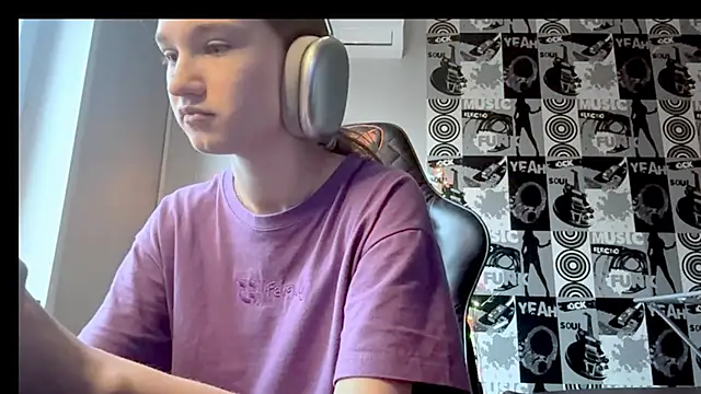 helgicuteness online show from December 2025 07:25:01 AM