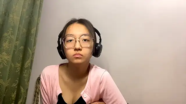 LinaClous online show from February 2026 01:46:02 PM