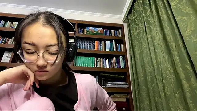 LinaClous online show from January 2026 03:15:01 PM