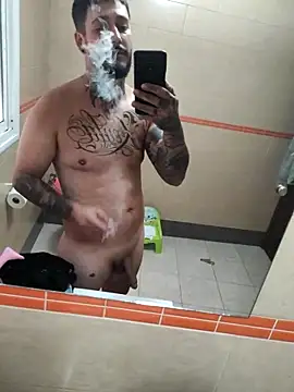 Snapshot of ParejaOcultaXX chatting on December 2025 03:18:02 PM ParejaOcultaXX online show from December 2025 03:18:02 PM