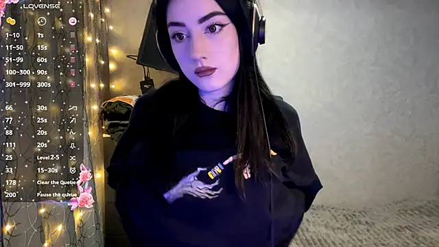 Meowluly online show from December 2025 09:26:02 PM