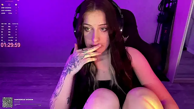 Meowluly online show from April 2026 01:42:02 AM