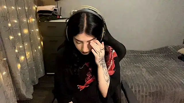 Meowluly online show from December 2025 09:42:02 PM