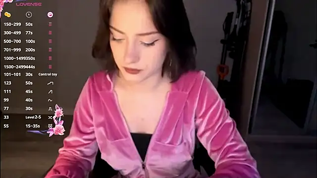Meowluly online show from April 2026 08:50:01 PM