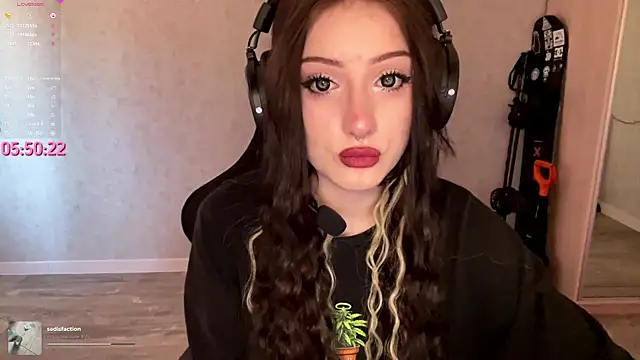Meowluly online show from April 2026 09:21:02 PM