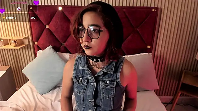 Kiri Velvet online show from April 2026 09:39:33 PM