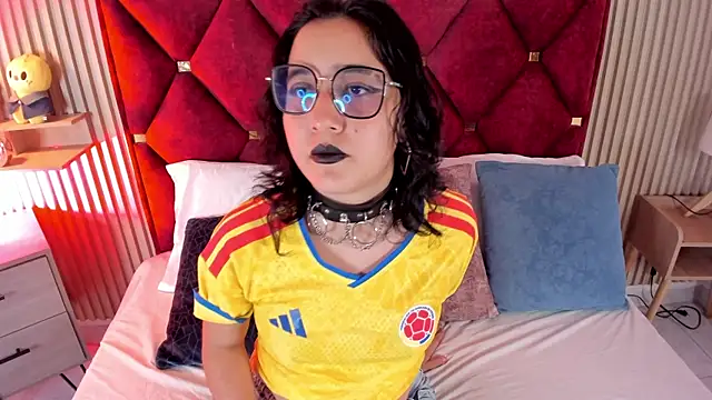 Snapshot of Kiri_Velvet chatting on June 2026 02:32:02 AM Kiri Velvet online show from June 2026 02:32:02 AM