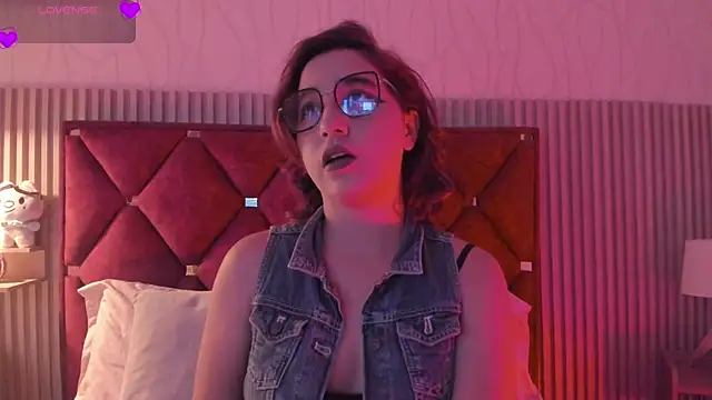 Kiri Velvet online show from April 2026 10:38:02 PM