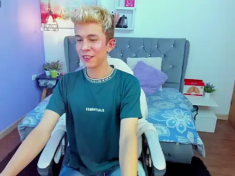 Juaan Diick online show from December 2025 03:05:02 PM