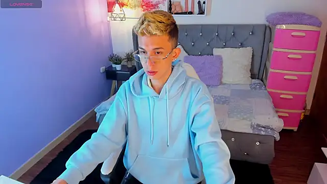 Juaan Diick online show from January 2026 03:18:01 PM