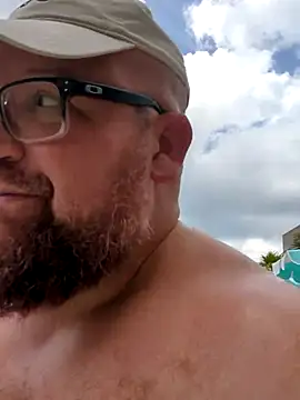 Snapshot of BigBearforCuddles chatting on May 2026 05:42:01 PM BigBearforCuddles online show from May 2026 05:42:01 PM