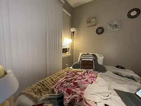 renesmaelily222 online show from February 2026 04:12:02 AM