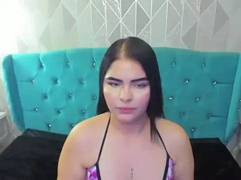 LunnaClarck online show from November 2025 10:32:01 PM