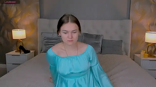 GLORIA BLOOM online show from November 2025 08:42:02 PM