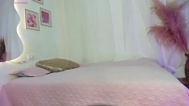 Snapshot of Miss_JulietaShadow chatting on December 2025 08:12:02 PM Miss JulietaShadow online show from December 2025 08:12:02 PM