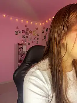 Davne  online show from February 2026 12:32:01 AM